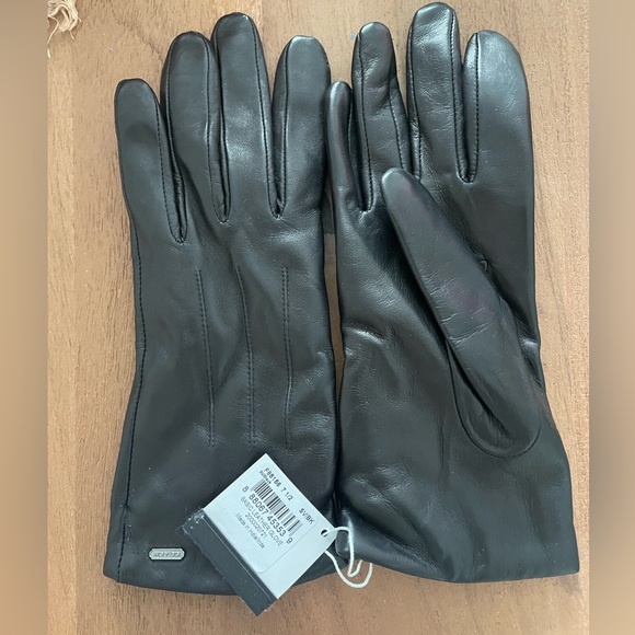 NWT Coach black leather gloves (women’s) - Picture 1 of 4